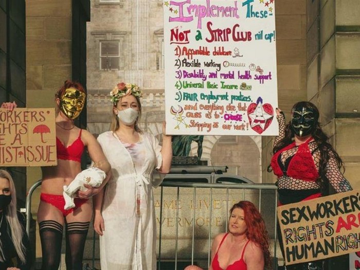 Σάλος στο Βέλγιο: Οι μαστροποί μπορούν να καταγγέλλουν ιερόδουλες που αρνούνται σεξ με πελάτη 