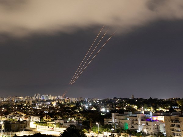 Εκατοντάδες drone και πύραυλοι σφυροκόπησαν το Ισραήλ - Αλλεπάλληλες αναχαιτίσεις
