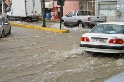 Kαταγραφή ζημιών σε επιχειρήσεις και εμπορικά καταστήματα του Ηρακλείου που επλήγησαν από την πλημμύρα 