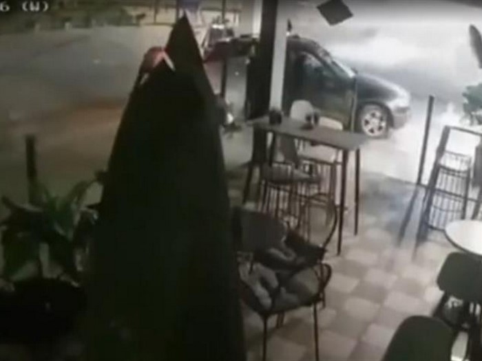 Εκρήξεις σε Πειραιά - Καλλιθέα: Οι συλλήψεις και αυτοί που “κρύβονται” από πίσω (βίντεο ντοκουμέντο)