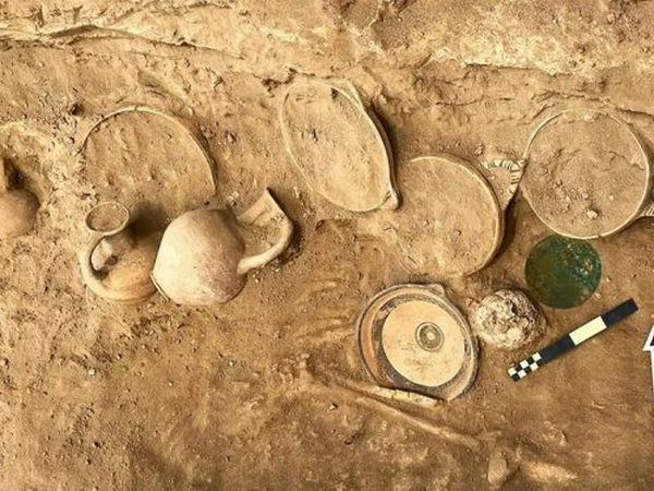 Σπάνιος Μινωικός Καθρέφτης 3.300 ετών βρέθηκε σε τάφο